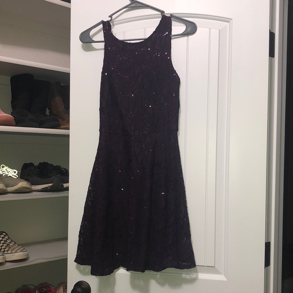 Women’s formal dress - Picture 2 of 5
